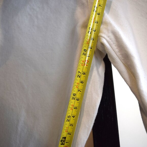 White Levi's 501's w/a‎ button fly 29x30 - Picture 12 of 13